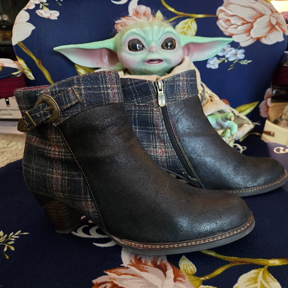 L’Artiste By Spring Step Black and Plaid Scotalla Bootie Size 11/ 42 EU